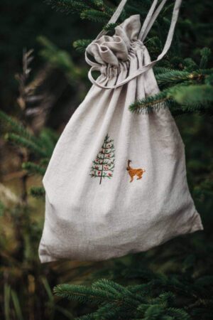 Christmas Tree with Sitting Hare (11.5x10cm)